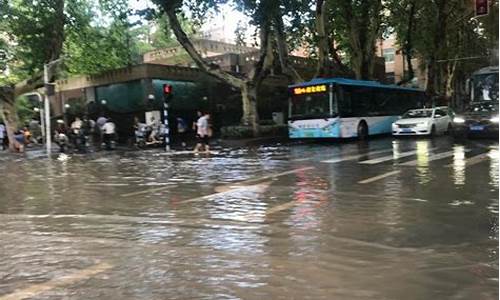 江苏苏州暴雨最新消息今天_苏州暴雨预警今天